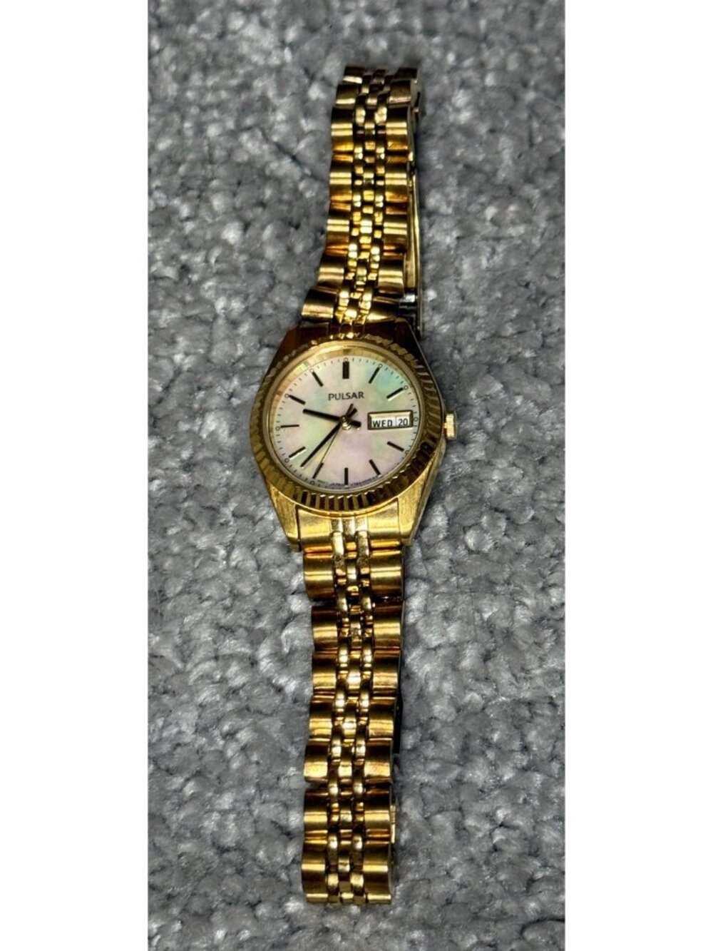VINTAGE Pulsar Womens V783-0030 Quartz Watch Gold Tone Band Dial Day Date